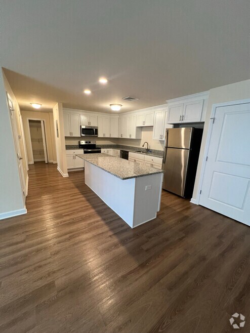 Building Photo - 540 Northend Dr