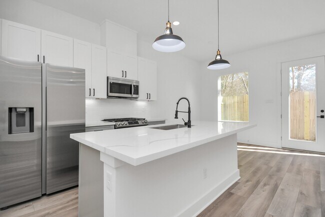 Building Photo - 778 W Tidwell Rd