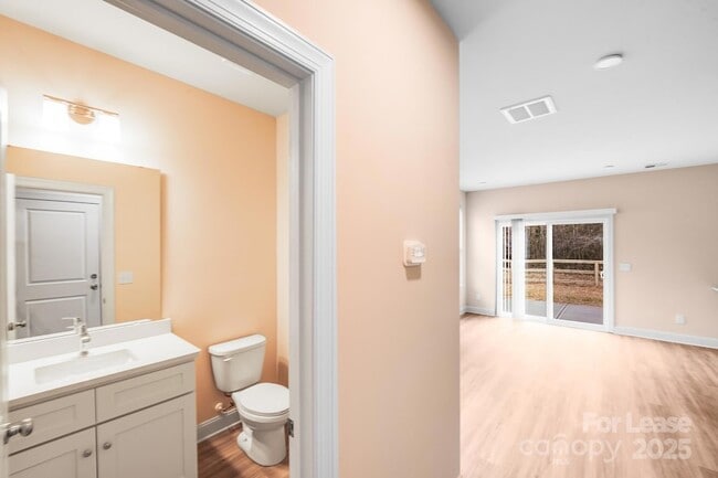 Building Photo - 645 Brookwood St