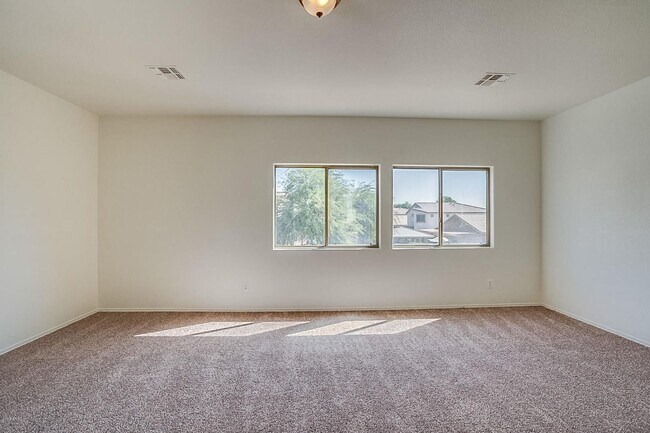 Building Photo - Charming 4 Bedroom 3 Bath 3 Car garage Hom...