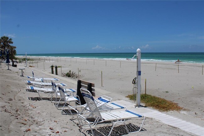 Building Photo - 3810 Gulf of Mexico Dr
