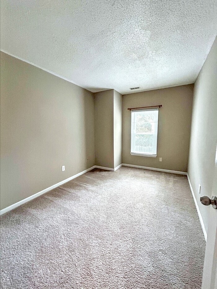 Building Photo - 1524 Township Cir