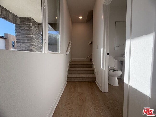 Building Photo - 240 Abacus Ave