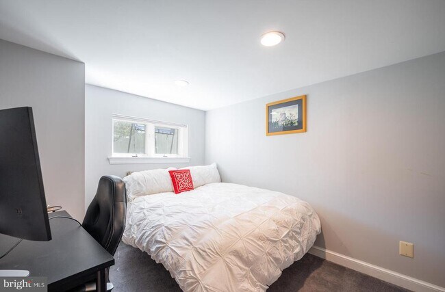 Building Photo - 6034 21st St N