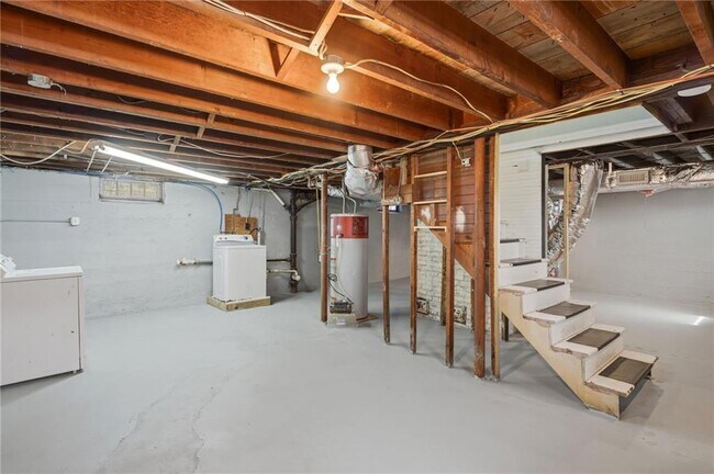 Building Photo - 21 Earlham Way