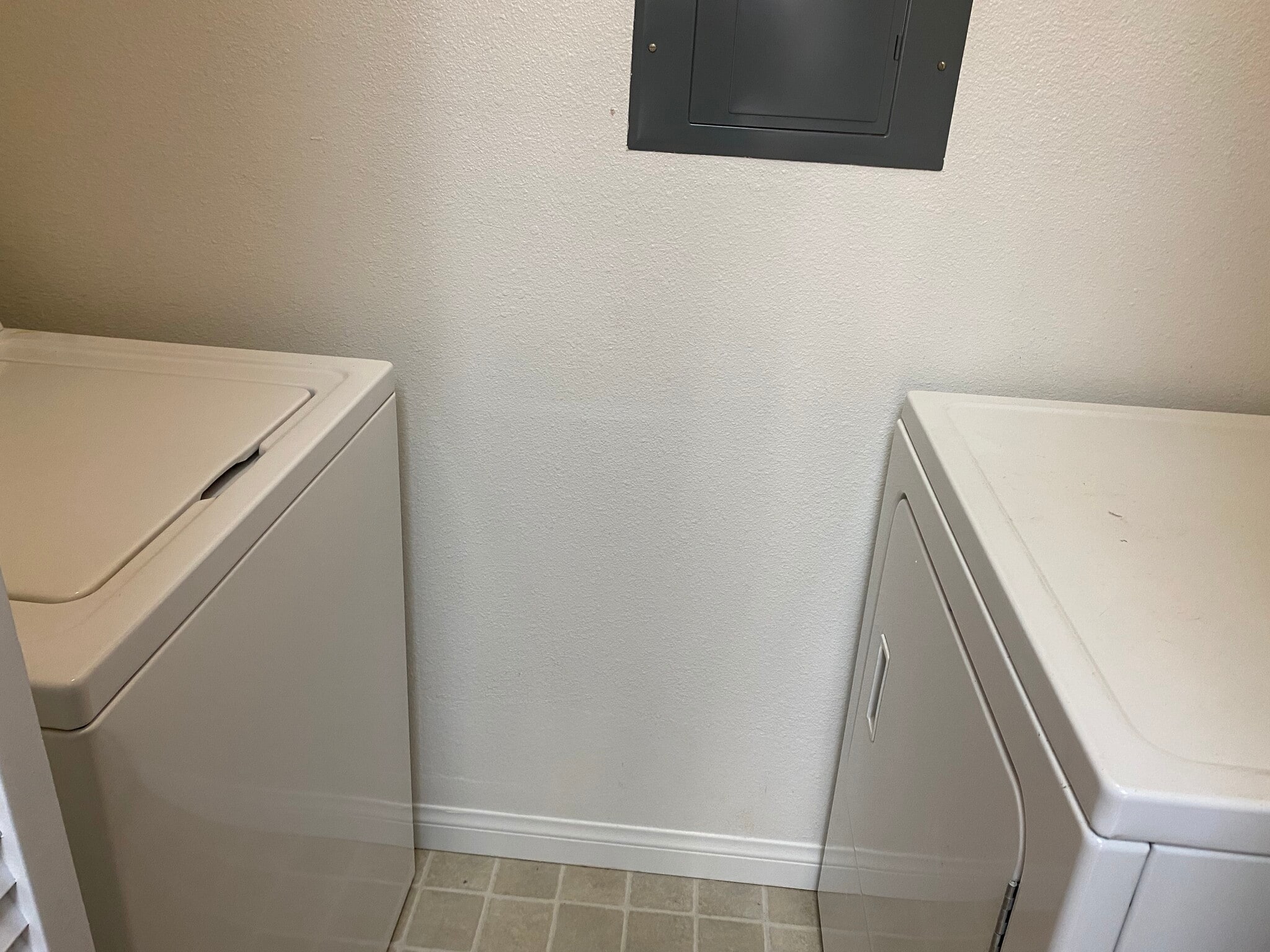 Laundry Room - 2485 Creekside Ct