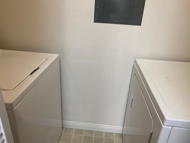 Laundry Room - 2485 Creekside Ct