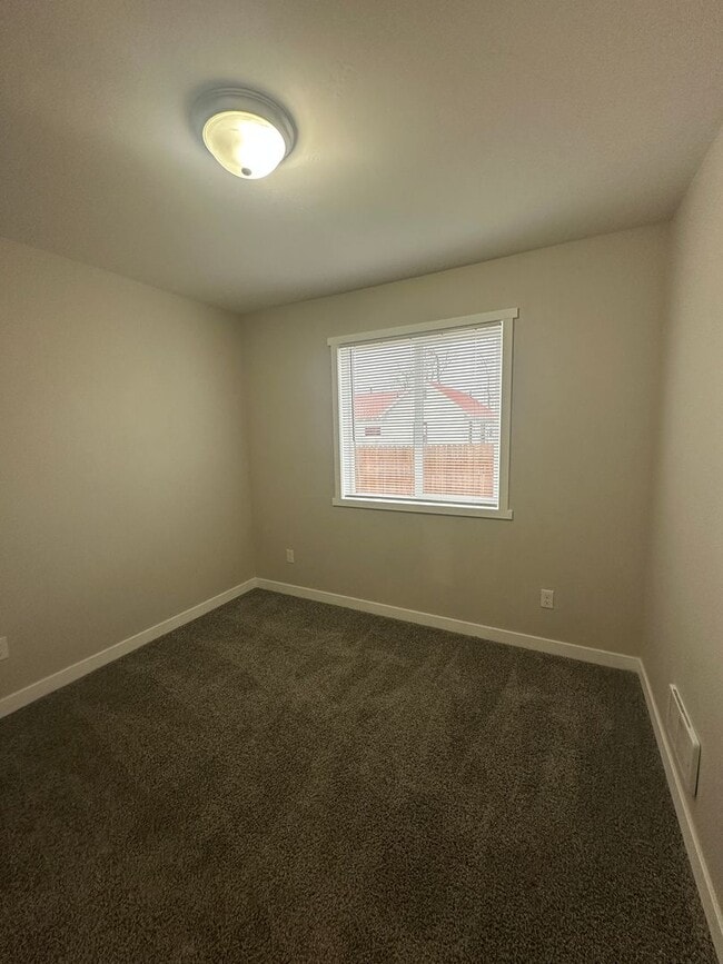 Building Photo - NEW LOWER PRICE~~~Brand New & Adorable 2 Bedroom, 2 Bathroom Unit in Saint Anthony!