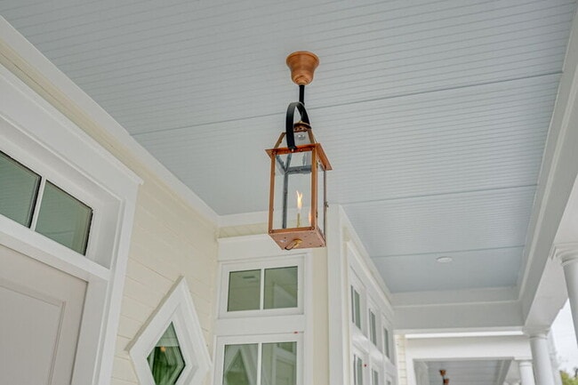 Building Photo - 302 W 38th St