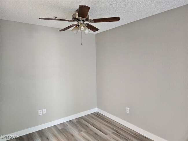 Building Photo - 7100 W Pirates Cove Rd