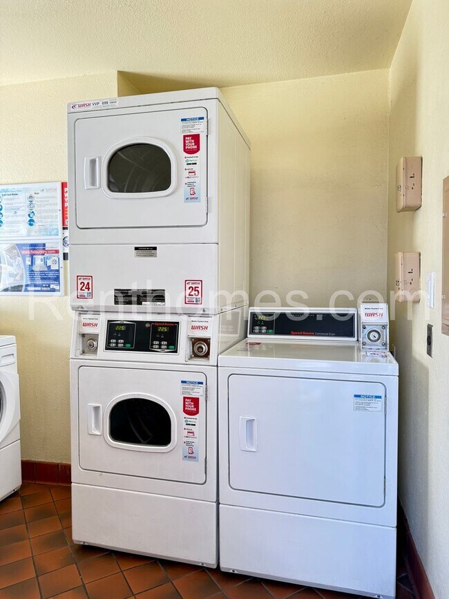 Building Photo - 8308 Regents Rd