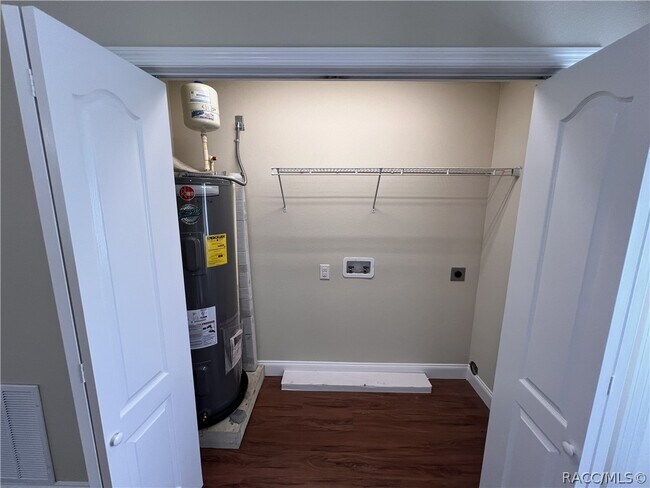 Building Photo - 2223 CR 445