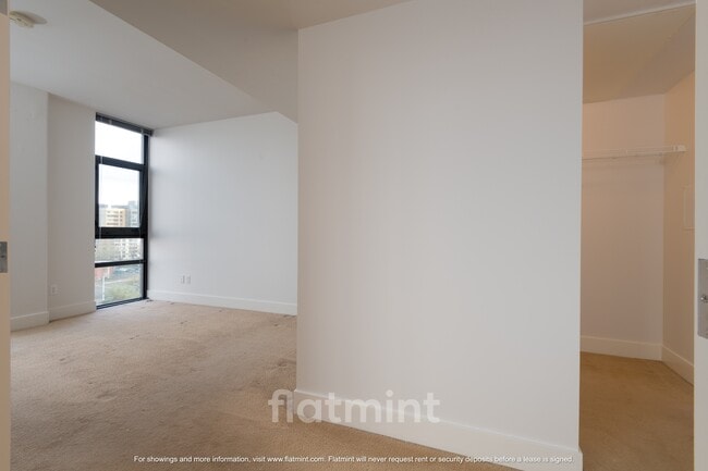 Building Photo - 2911 2nd Ave