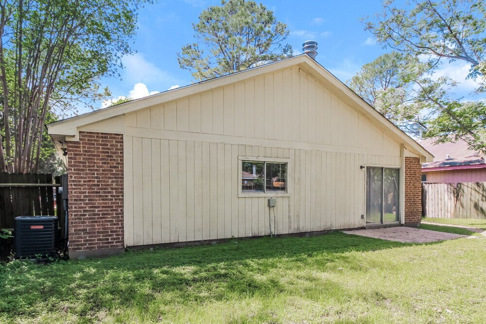 Building Photo - 15230 Loma Paseo Dr