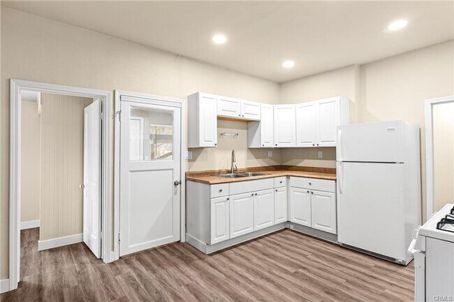 Building Photo - 1421 Citrus Ave