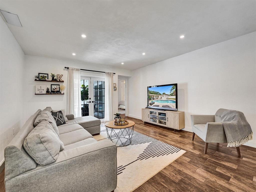 Building Photo - 4960 SW 89th Ave