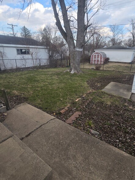 Building Photo - 101 S Sycamore Ln