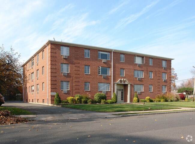 Primary Photo - Rosewood Apartments
