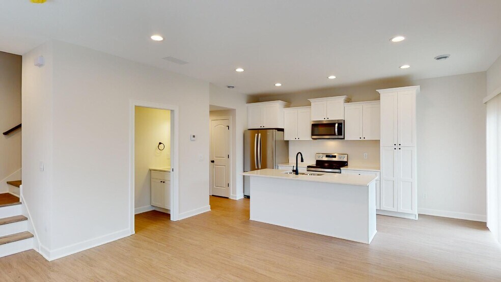 Building Photo - 908 Willow Pl