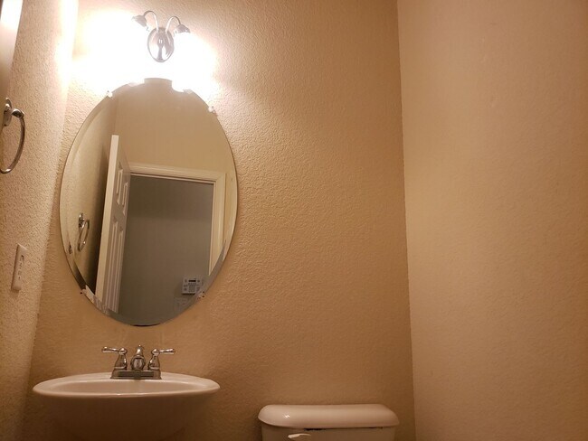 Building Photo - WOODBRIDGE POINTE