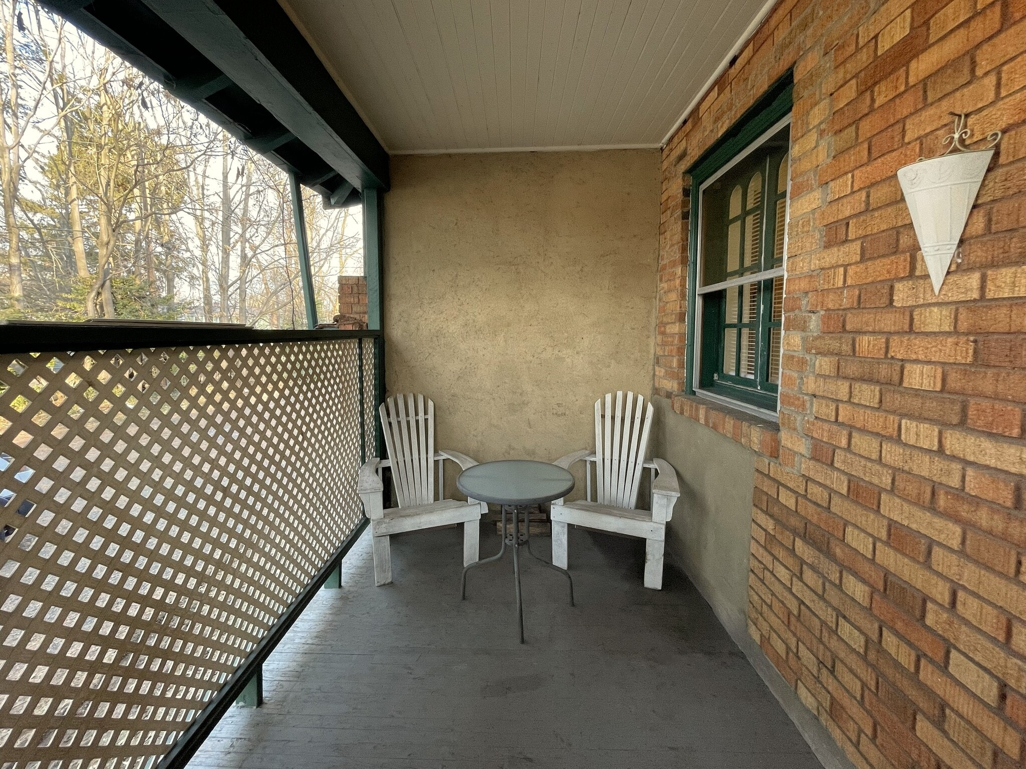 Private Porch - 524 W Church St