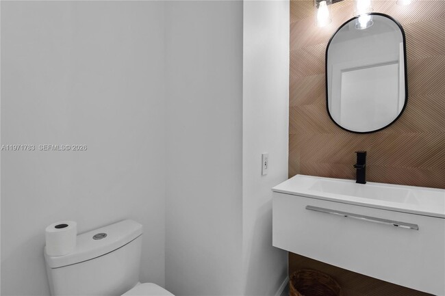 Building Photo - 710 Lake Blvd