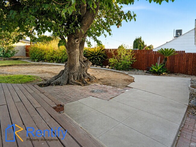 Building Photo - Charming 3bed/2bath Rustic Mid-Century Home