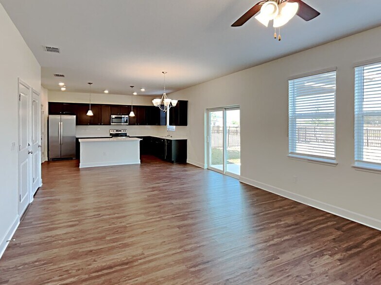 Building Photo - 1370 Ashlyn Ct