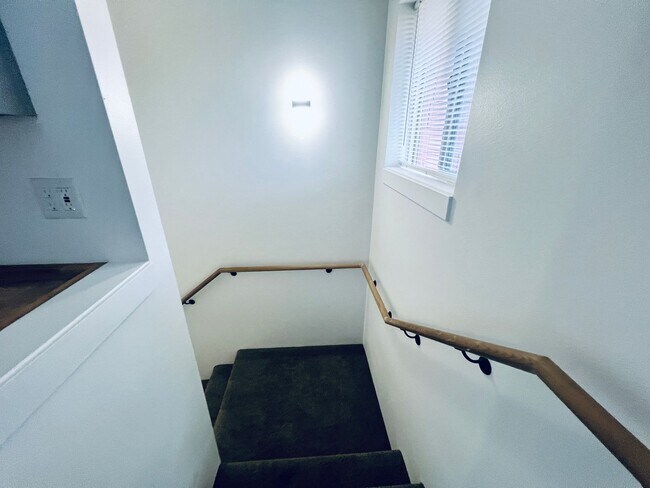 Building Photo - Almost new 3 bedroom, 3 bath Townhome