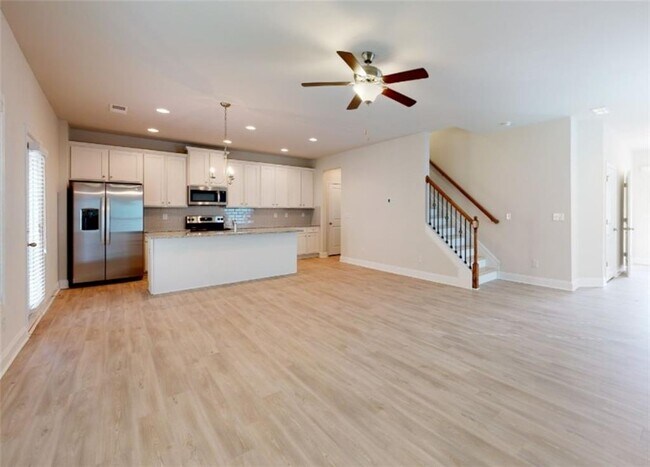 Building Photo - 215 Horizon Way