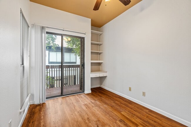 Building Photo - PARK PLACE - ACROSS FROM DKR STADIUM - 1BD / 1BA With Study - WOOD FLOORS - W/D