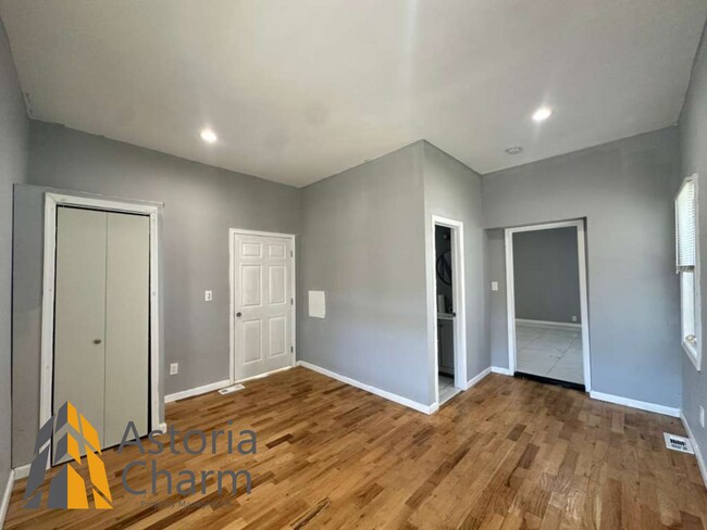 Building Photo - 3004 Clifton Ave