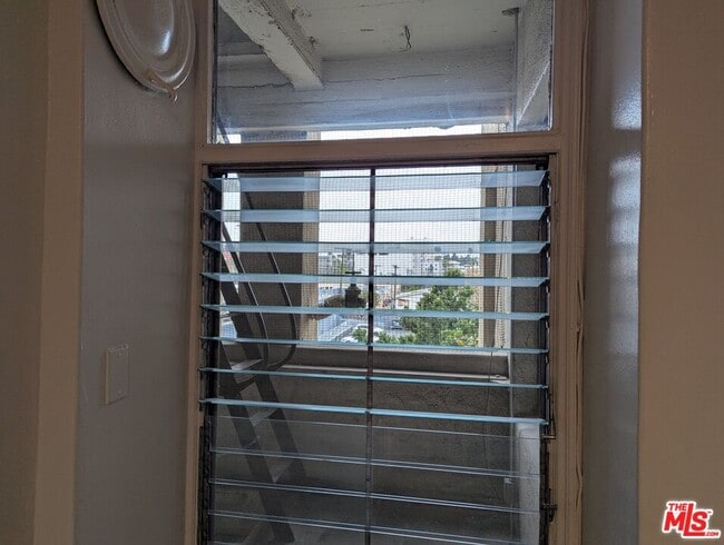 Building Photo - 634 S Gramercy Pl