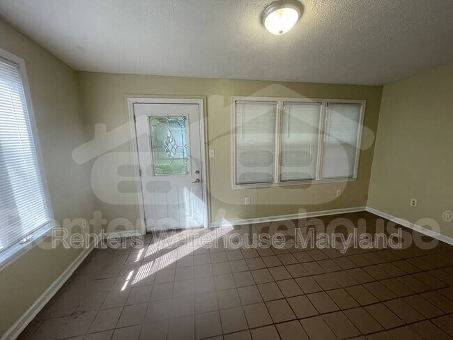 Building Photo - 931 Topview Dr