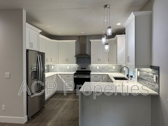 Building Photo - 8 Clematis Ln