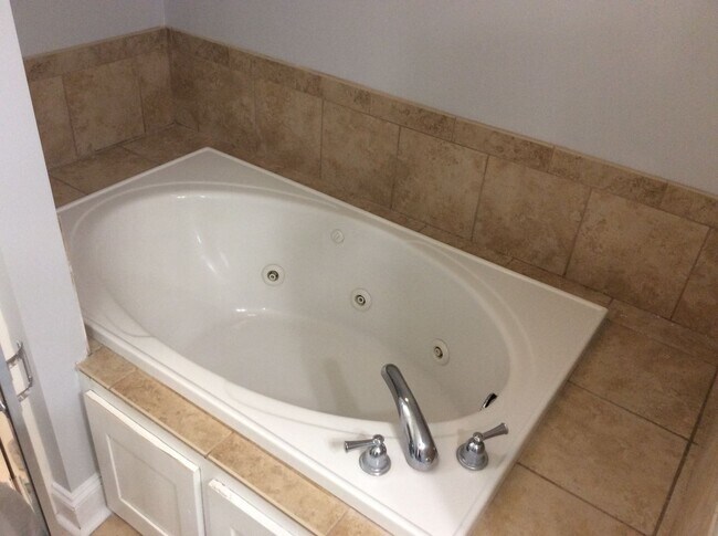 Building Photo - New Bern Family Home 3 bedroom with FROG