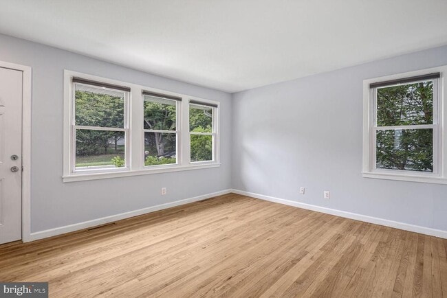 Building Photo - 1606 Crawford Dr