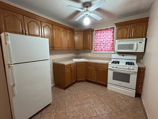 Building Photo - 3148 Ampere Ave