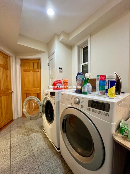 Building Photo - 179 Northampton St