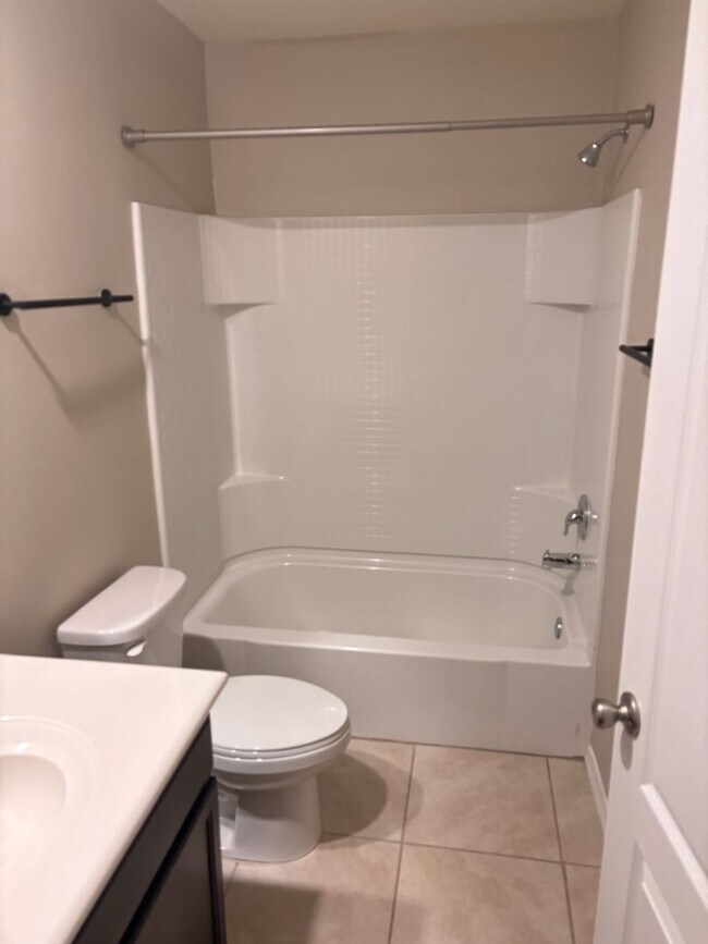 Building Photo - Executive 2 story Town house 4 Bedroom 3 b...