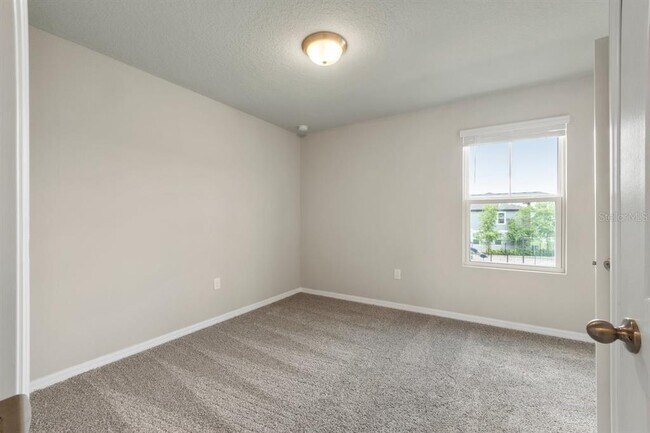 Building Photo - 726 Legacy Dr