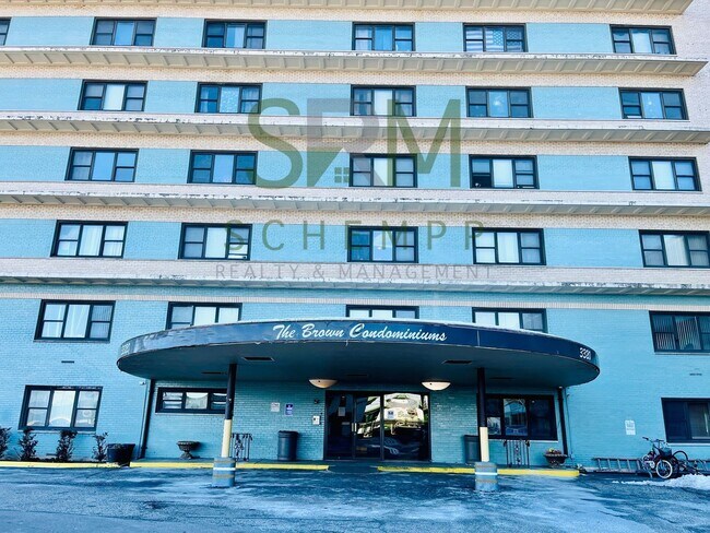 Building Photo - Updated 2BR/2BA on Bardstown Road with all utilities included now available!