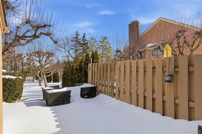 Building Photo - 10 Bayberry Ln