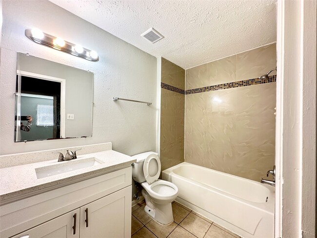 Building Photo - 6722 Kearney Dr