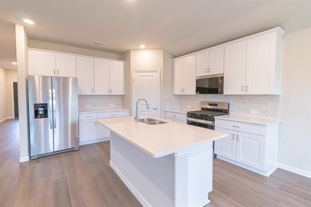 Building Photo - 2210 Gustavus Dr