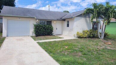 Building Photo - 135 Village Cir