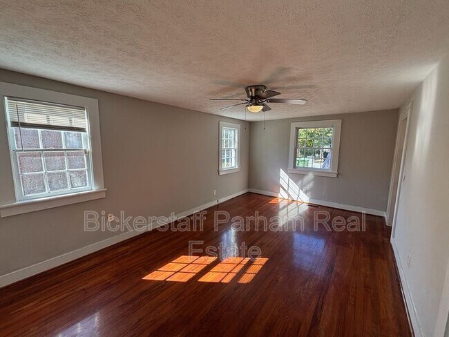 Building Photo - 2218 Camille Dr