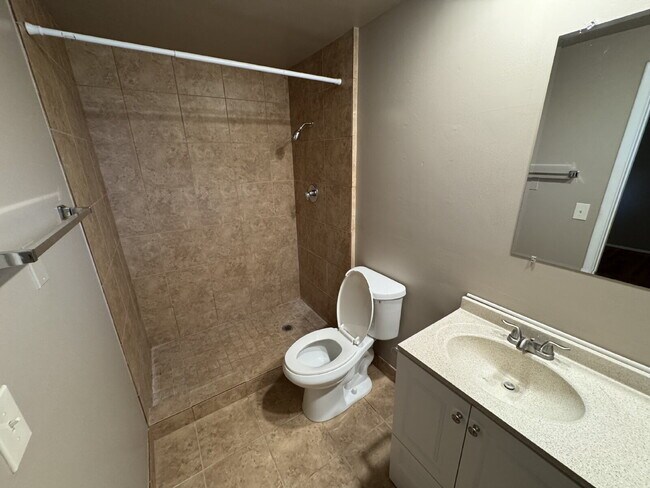 Building Photo - Lake Oswego 3 Bedroom House