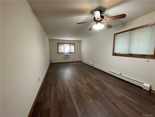 Building Photo - 6 Cedar Ln