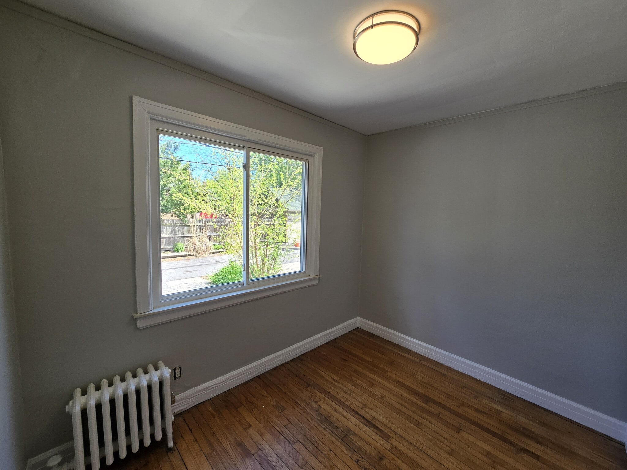 Building Photo - 1096 Beaconsfield Ave